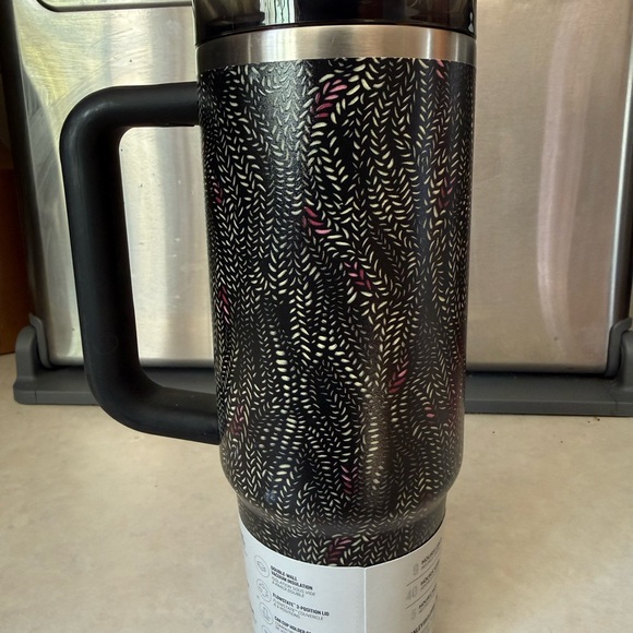 Stanley Black Quencher H2.0 Tumbler with Handle - Picture 2 of 4